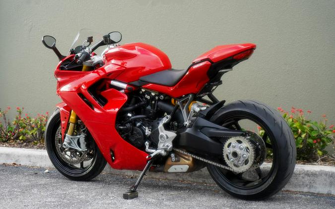 2021 Ducati SuperSport 950 S Ducati Red fairing