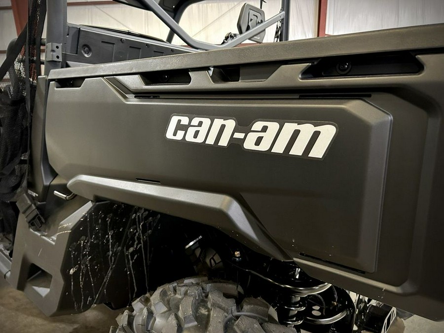 2025 Can-Am™ Defender DPS HD10