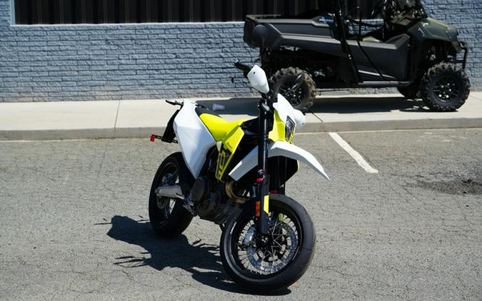 2026 Husqvarna Motorcycles Supermoto 701