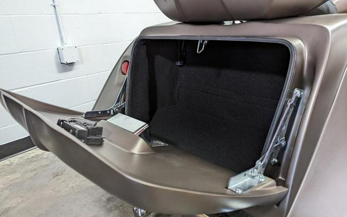 2025 Indian Motorcycle® Roadmaster® PowerPlus Dark Horse® 112 Nara Bronze Smoke Motor Trike®