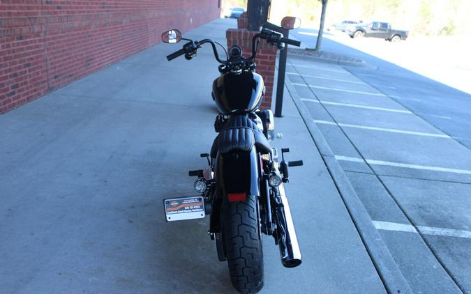 2026 Harley-Davidson® Street Bob® Vivid Black Chrome Cast Wheels