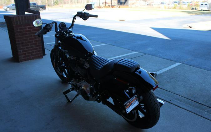 2026 Harley-Davidson® Street Bob® Vivid Black Chrome Cast Wheels