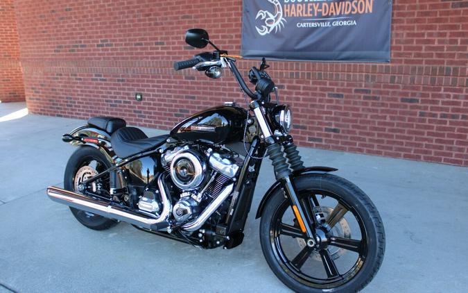 2026 Harley-Davidson® Street Bob® Vivid Black Chrome Cast Wheels