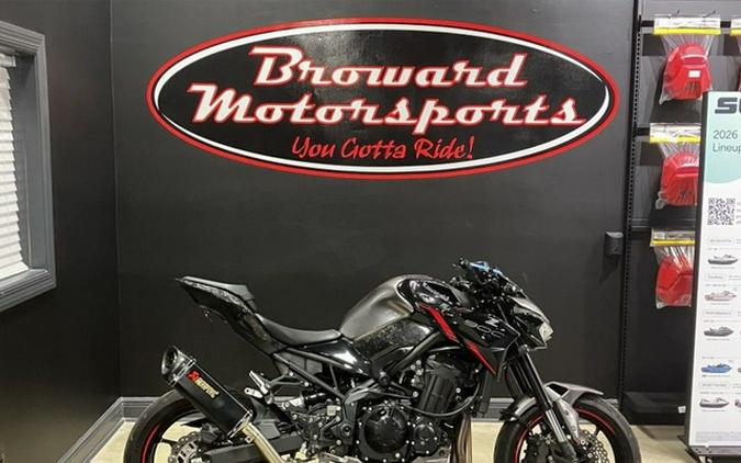 2023 Kawasaki Z900 ABS Metallic Black/Graphite Gray/Flat Black