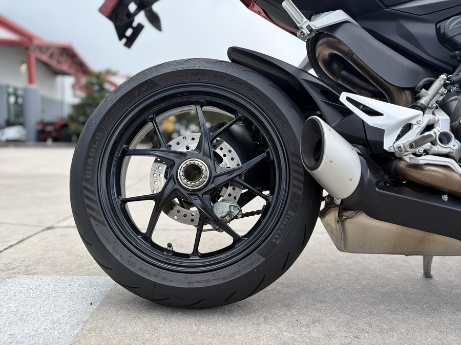 2022 Ducati STREETFIGHTER V2