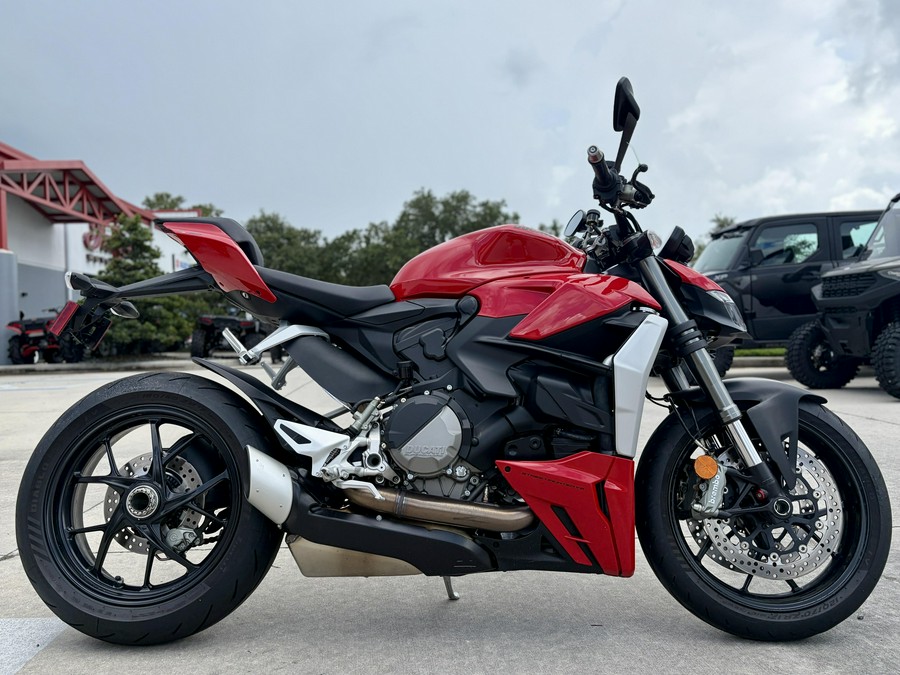 2022 Ducati STREETFIGHTER V2