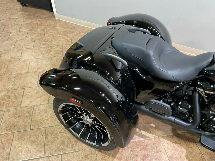 2023 Harley-Davidson Road Glide 3 Vivid Black FLTRT