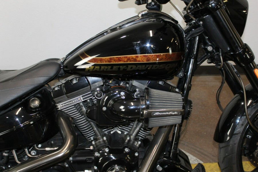 Harley-Davidson® CVO™ Pro Street Breakout® 2016 Starfire Black/Starfire Black
