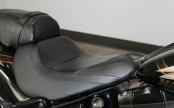 Harley-Davidson® CVO™ Pro Street Breakout® 2016 Starfire Black/Starfire Black