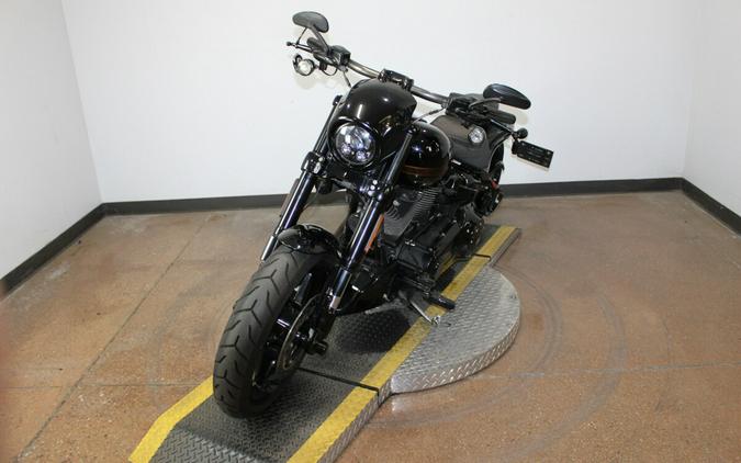 Harley-Davidson® CVO™ Pro Street Breakout® 2016 Starfire Black/Starfire Black