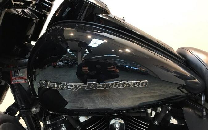 2020 Harley-Davidson® Ultra Limited Vivid Black