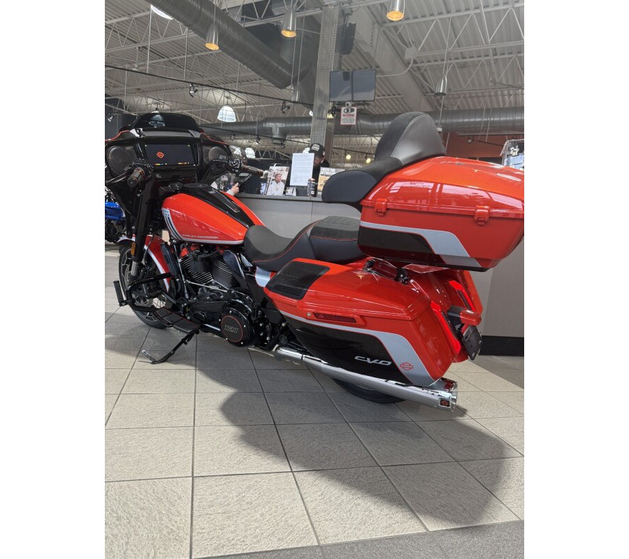 FLHXSE 2024 CVO™ Street Glide®