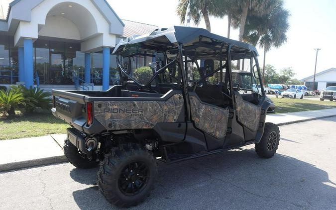 2023 Honda® Pioneer 1000-6 Deluxe Crew