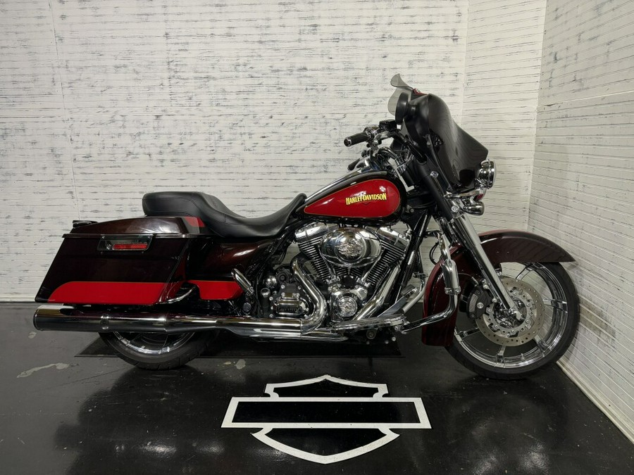 2010 Harley-Davidson Street Glide w/ Chrome wheels and Chrome Front End!