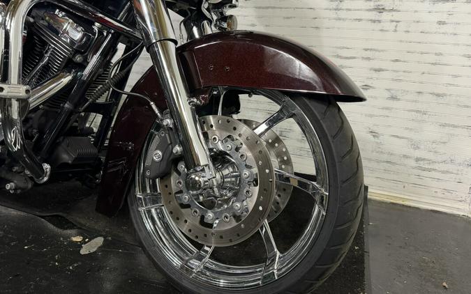 2010 Harley-Davidson Street Glide w/ Chrome wheels and Chrome Front End!