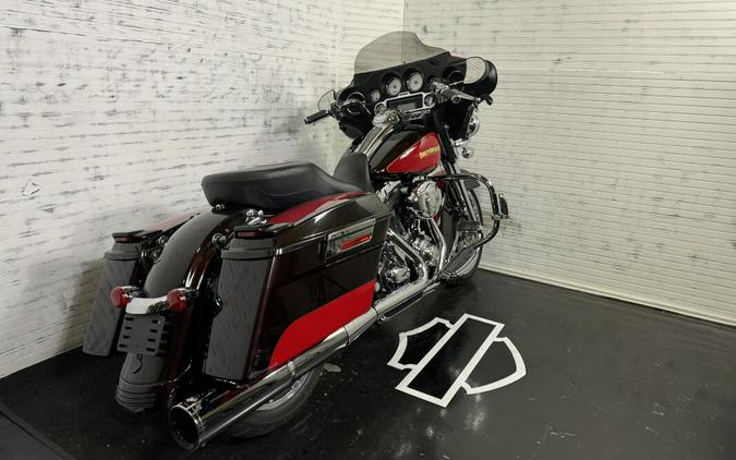 2010 Harley-Davidson Street Glide w/ Chrome wheels and Chrome Front End!