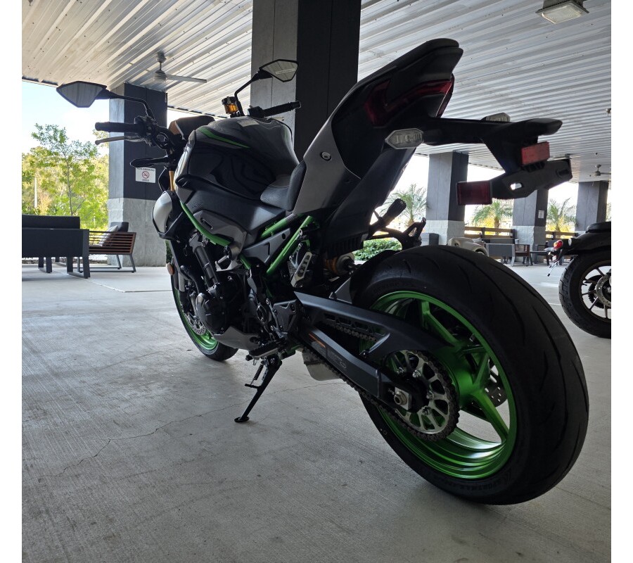 2025 Kawasaki Z900 SE ABS