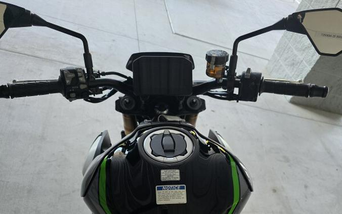 2025 Kawasaki Z900 SE ABS