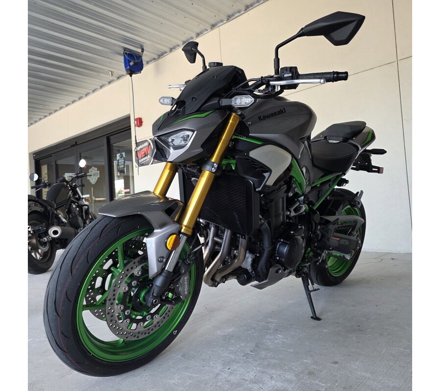 2025 Kawasaki Z900 SE ABS