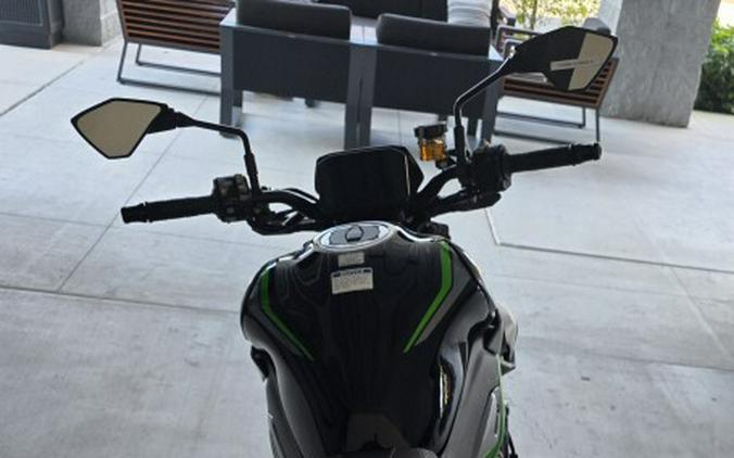 2025 Kawasaki Z900 SE ABS