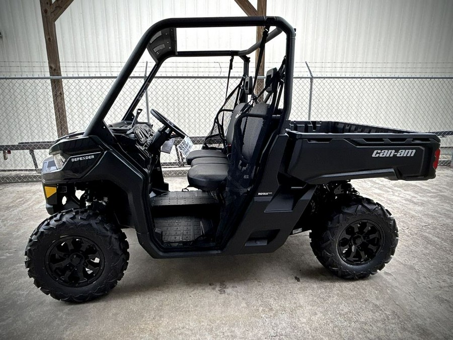 2025 Can-Am™ Defender DPS HD9