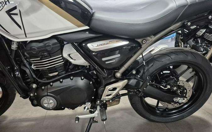 2026 Triumph Speed 400 Pearl Metallic White/Phantom Black Base
