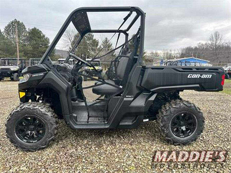 2023 Can-Am Defender DPS HD9