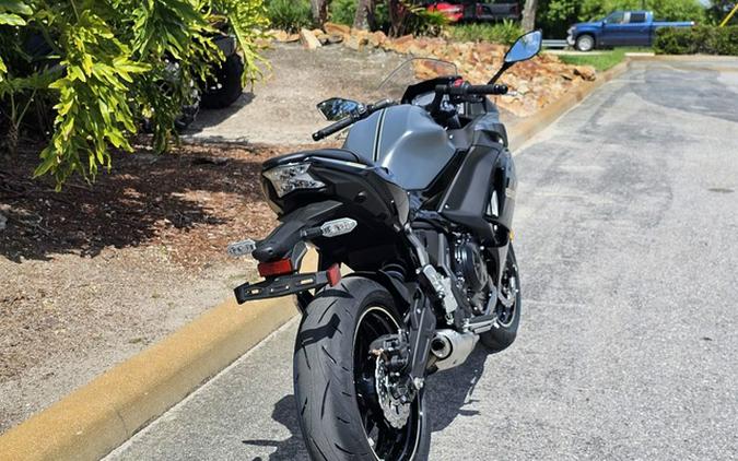 2024 Kawasaki Ninja 650 Metallic Matte Graphenesteel Gray/Ebony Metallic Matte Dark GrayMetallic Spark