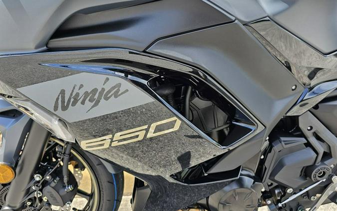 2024 Kawasaki Ninja 650 Metallic Matte Graphenesteel Gray/Ebony Metallic Matte Dark GrayMetallic Spark