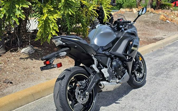 2024 Kawasaki Ninja 650 Metallic Matte Graphenesteel Gray/Ebony Metallic Matte Dark GrayMetallic Spark