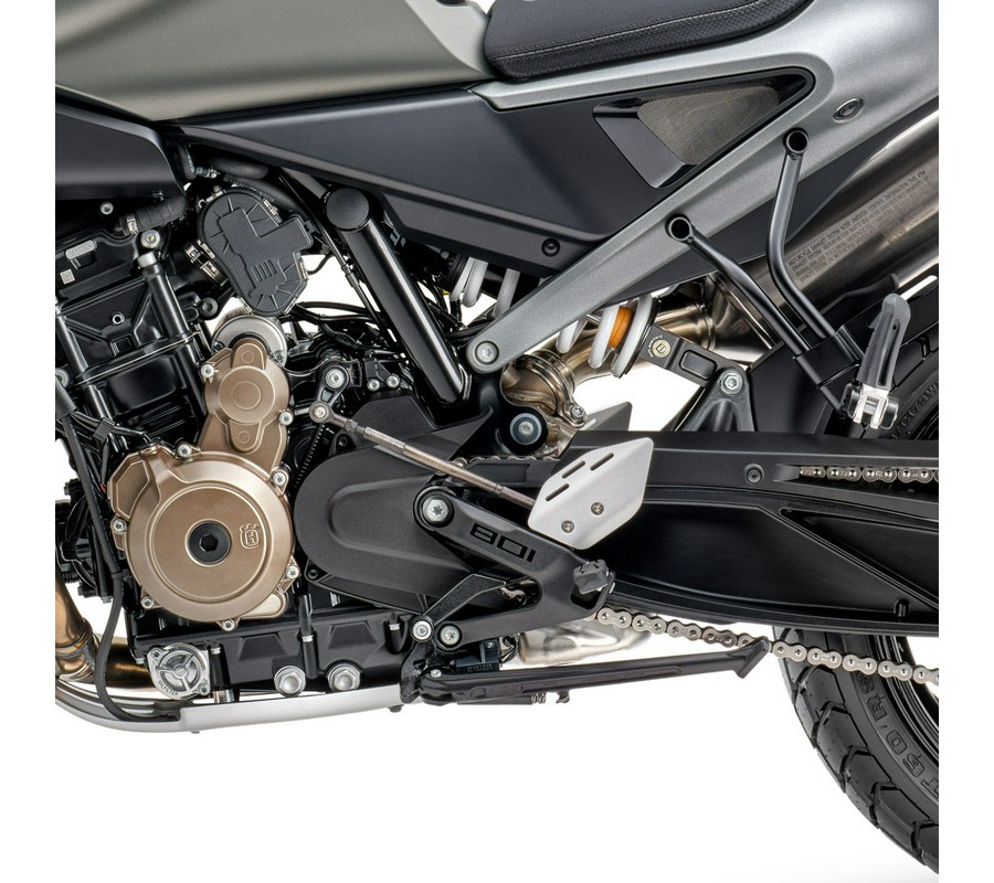 2027 Husqvarna Svartpilen 801 SE