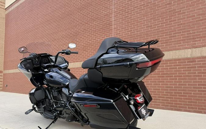 2026 Harley-Davidson® Road Glide Limited Vivid Black Black Trim