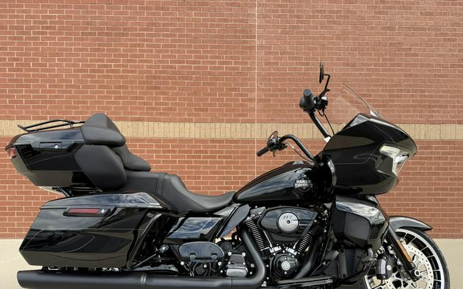 2026 Harley-Davidson® Road Glide Limited Vivid Black Black Trim