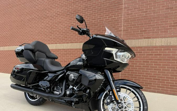 2026 Harley-Davidson® Road Glide Limited Vivid Black Black Trim
