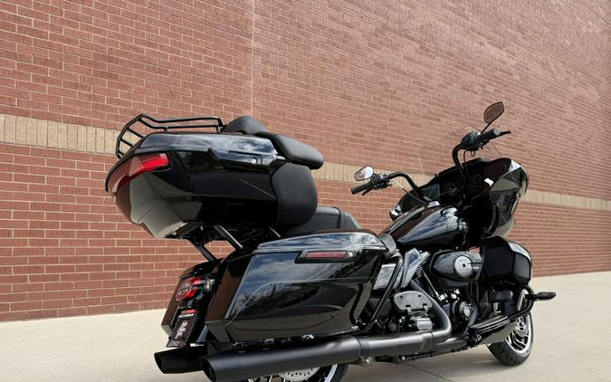 2026 Harley-Davidson® Road Glide Limited Vivid Black Black Trim