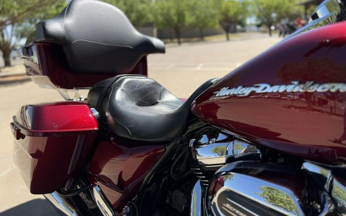 2017 Harley-Davidson® Road Glide® Special Velocity Red Sunglo