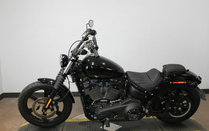 Harley-Davidson® Street Bob® 114 2023 Vivid Black