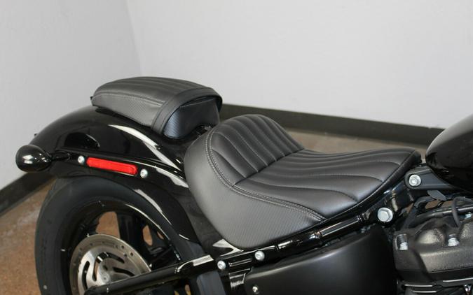 Harley-Davidson® Street Bob® 114 2023 Vivid Black