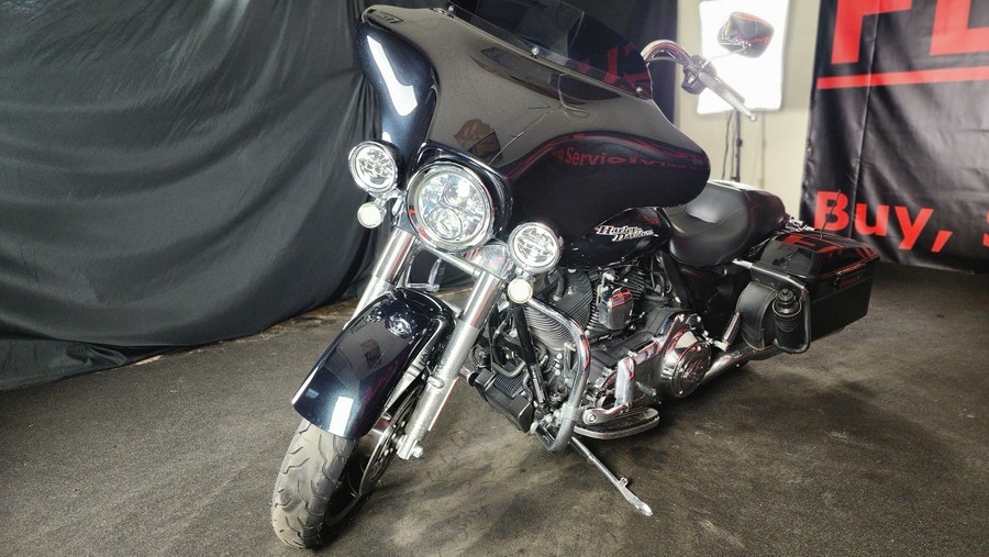 2013 HARLEY-DAVIDSON FLHXI - F689290