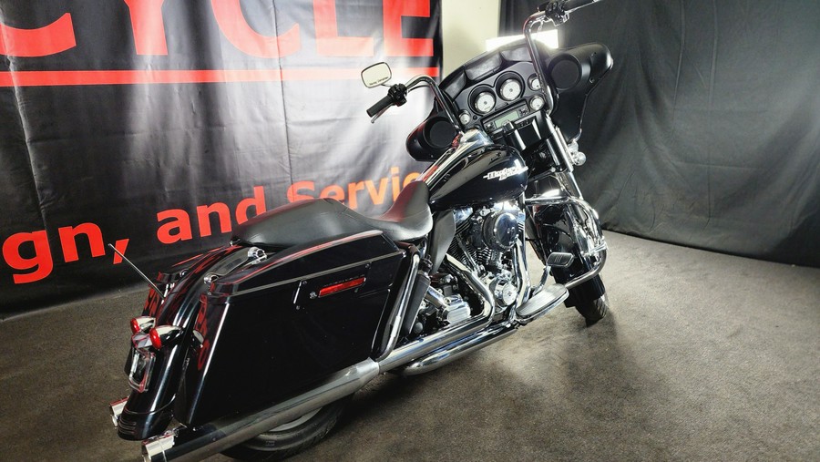 2013 HARLEY-DAVIDSON FLHXI - F689290