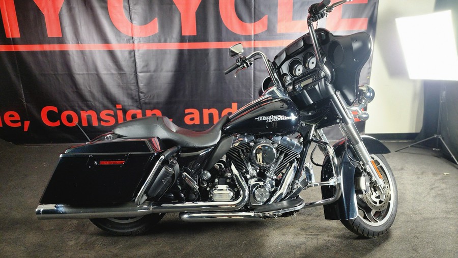 2013 HARLEY-DAVIDSON FLHXI - F689290