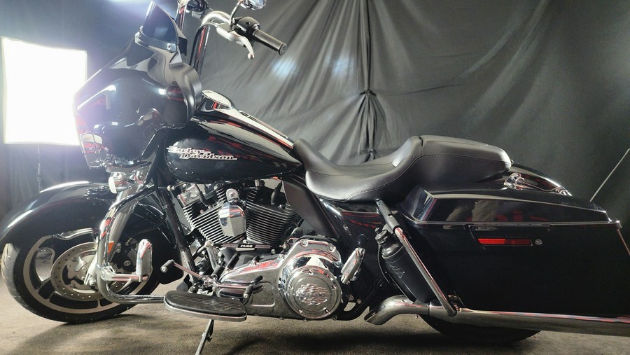 2013 HARLEY-DAVIDSON FLHXI - F689290