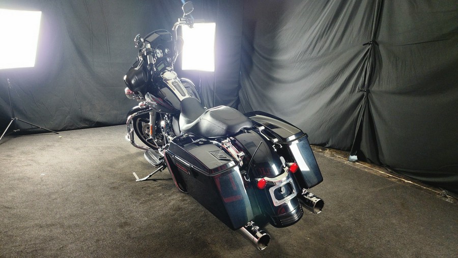 2013 HARLEY-DAVIDSON FLHXI - F689290