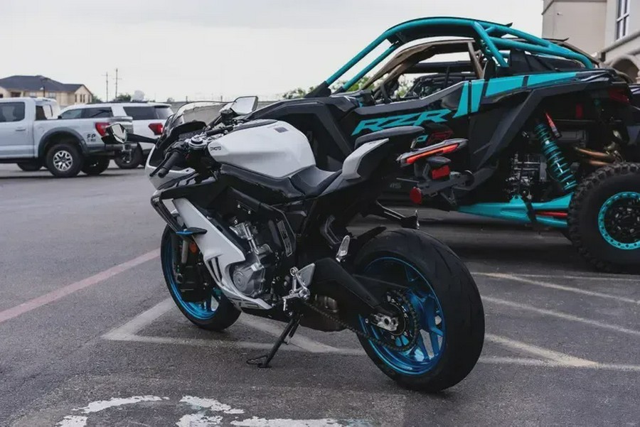 New 2025 CFMOTO 675SS