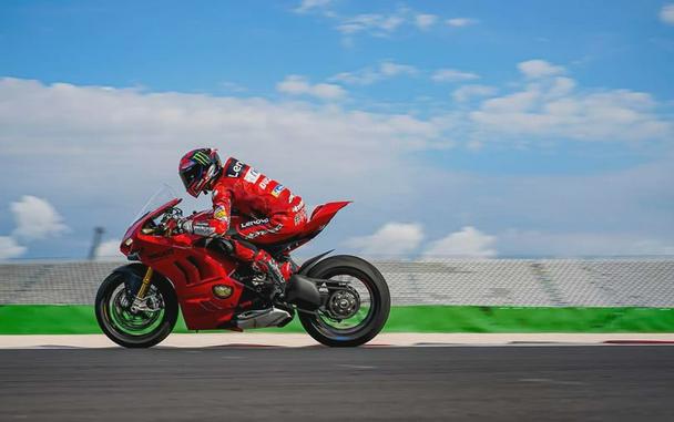 2024 DUCATI PANIGALE V4