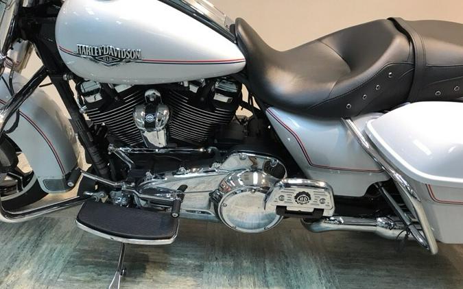 2020 Harley-Davidson® Road King® Stone Washed White Pearl