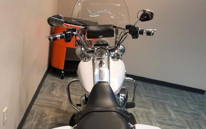 2020 Harley-Davidson® Road King® Stone Washed White Pearl