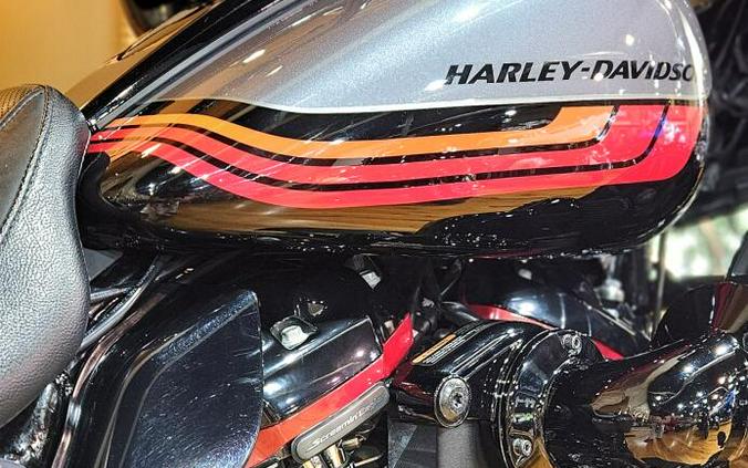 2020 Harley-Davidson® CVO™ Street Glide®, FLHXSE