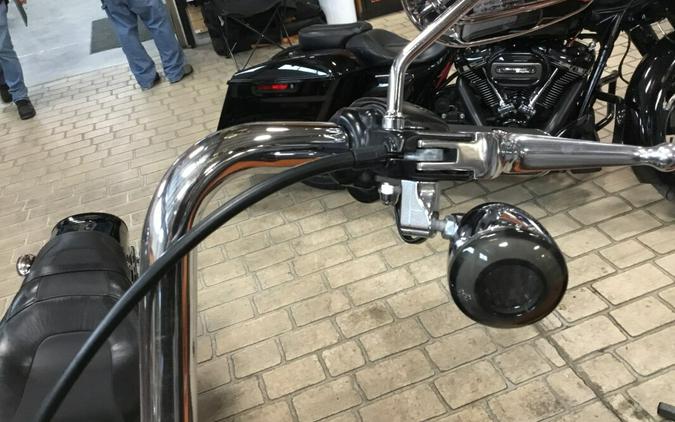 2009 Harley-Davidson® Fat Bob® Vivid Black - Chrome