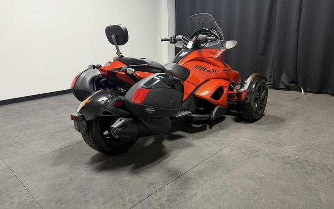 2016 Can-Am® Spyder® ST-S 5-Speed Semi-Automatic (SE5)
